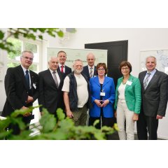v.l.n.r. Dr. Dr. Ralf Faber (1. Stellv. Vorsitzender Gemeindewaldbesitzerverband NRW), Bürgermeister Bernhard Halbe (VorsitzenderGemeindewaldbesitzerverband NRW), Dr. Gerd Landsberg (Geschäftsführer Gemeindewaldbesitzerverband NRW, Geschäftsführendes Präsidialmitglied Deutscher Städte- und Gemeindebund), MdL Norwich Rüße (Landtagsfraktion Bündnis 90/Die Grünen NRW), Bürgermeister Christoph Ewers (2. Stellv. Vorsitzender Gemeindewaldbesitzerverband NRW), Ute Kreienmeier (Stellv. Geschäftsführerin Gemeindewaldbesitzerverband NRW), MdL Annette Watermann-Krass (SPD-Landtagsfraktion), MdL Rainer Deppe (CDU Landtagsfraktion NRW)